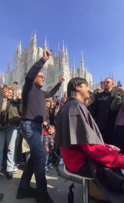 bruno barbieri taglia i capelli a edoardo franco vincitore di masterchef 6