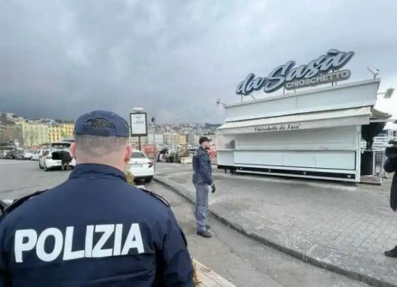 chiosco da sasa sul lungomare di mergellina 1