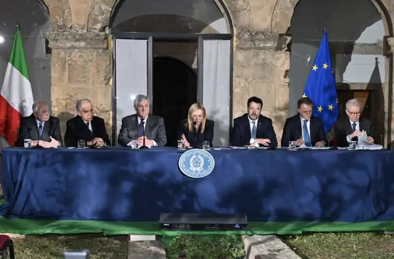 conferenza stampa dopo il cdm a cutro  