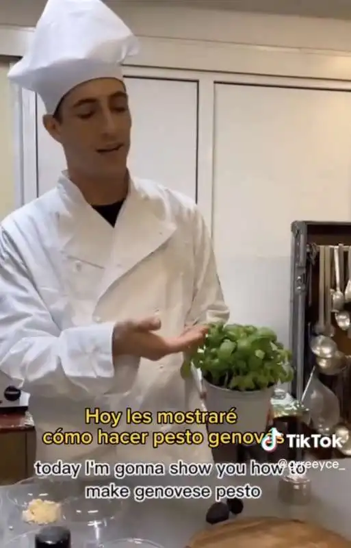 damiano dei maneskin prepara il pesto con un plug anale 6