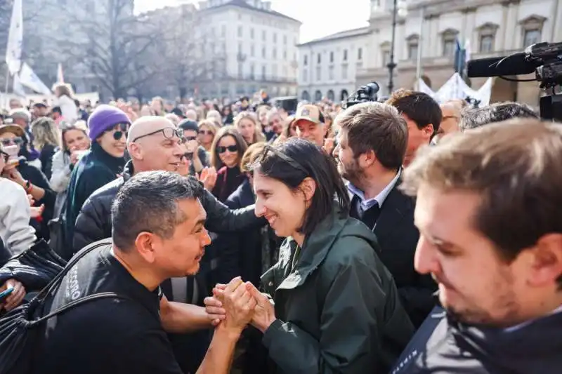 elly schlein   manifestazione per le coppie omogenitoriali a milano, piazza della scala   5