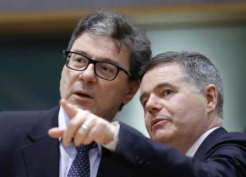 Giancarlo Giorgetti con il presidente dell'eurogruppo Paschal Donohoe