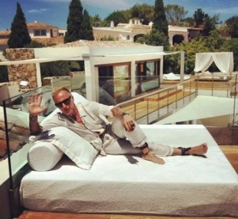 gianluca vacchi in costa smeralda  