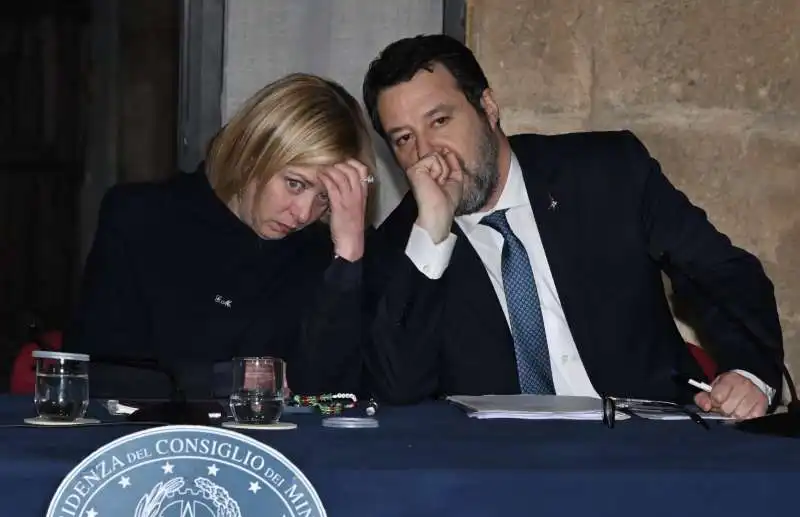 giorgia meloni matteo salvini a cutro 