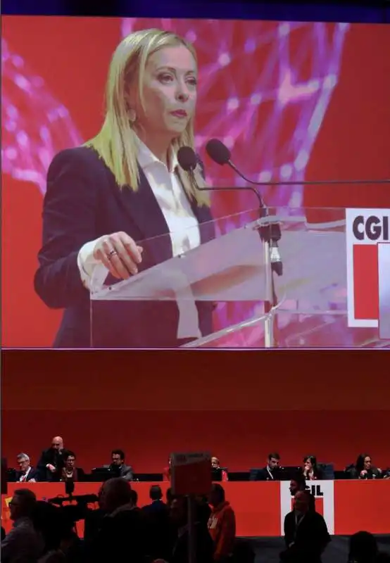 giorgia meloni parla al congresso della cgil   1