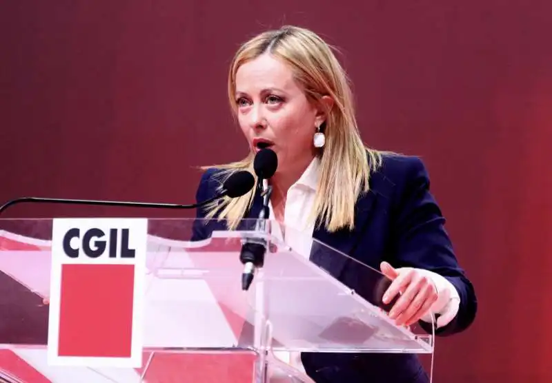 giorgia meloni parla al congresso della cgil   6