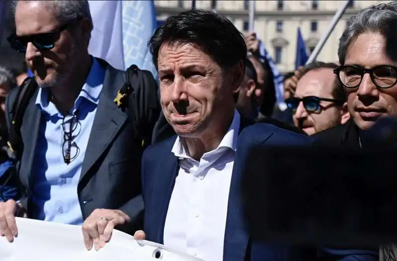 giuseppe conte   manifestazione esodati del superbonus   6