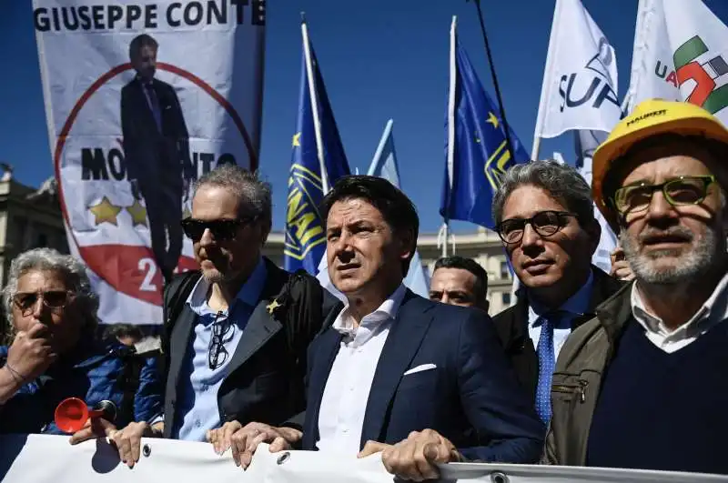 giuseppe conte   manifestazione esodati del superbonus   8