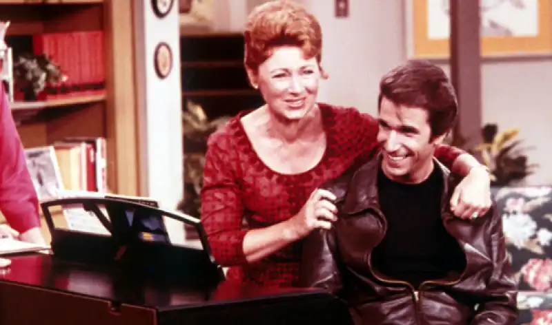 henry winkler happy days fonzie e la signora Marion Cunningham, la mamma di Richie