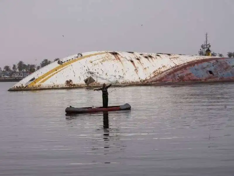 il relitto dello yacht al mansur di saddam hussein