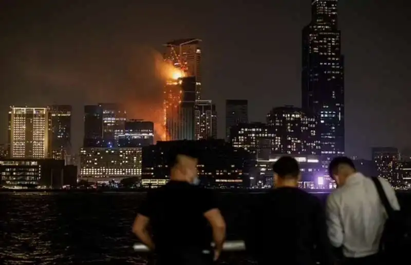 incendio in un grattacielo di hong kong 5