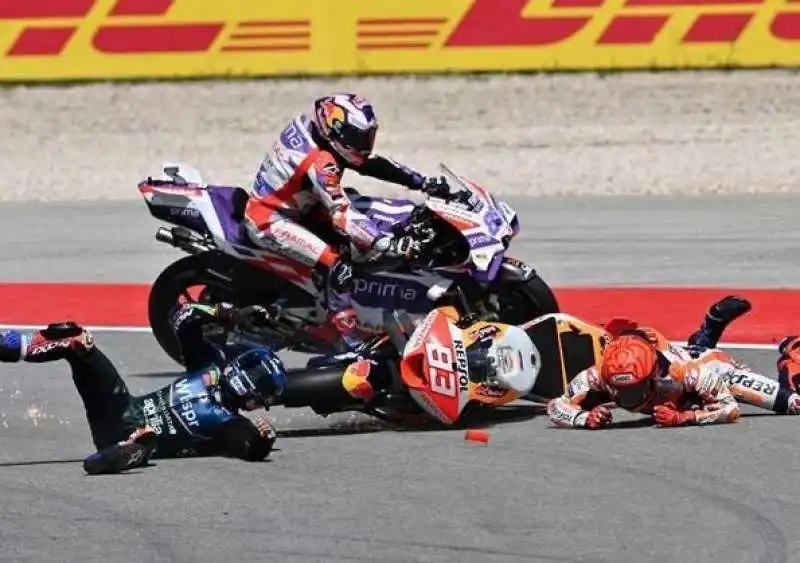 incidente tra marc marquez e miguel oliveira al gp del portogallo 2