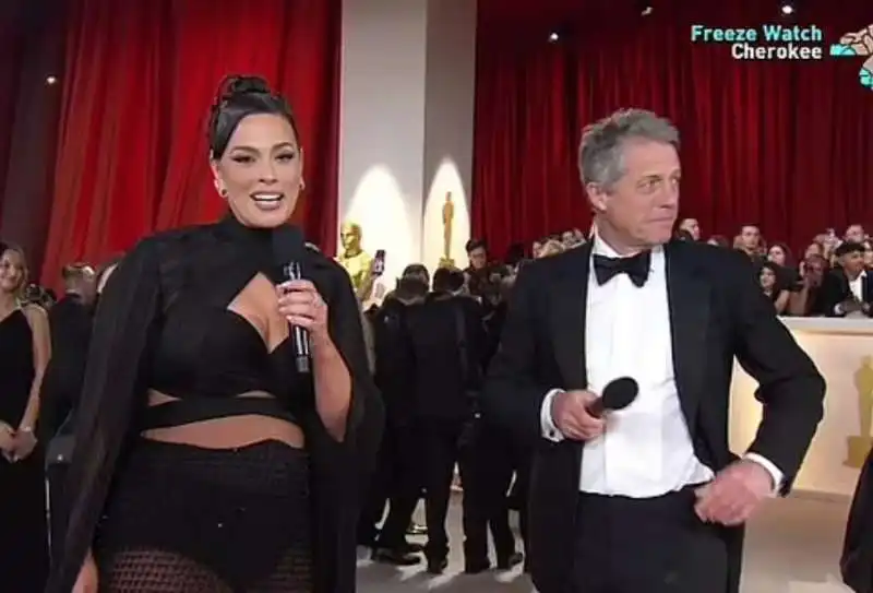 intervista di ashley graham a hugh grant agli oscar 2023 6