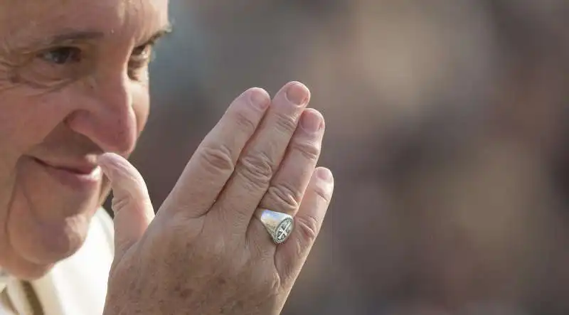 l'anello di papa francesco