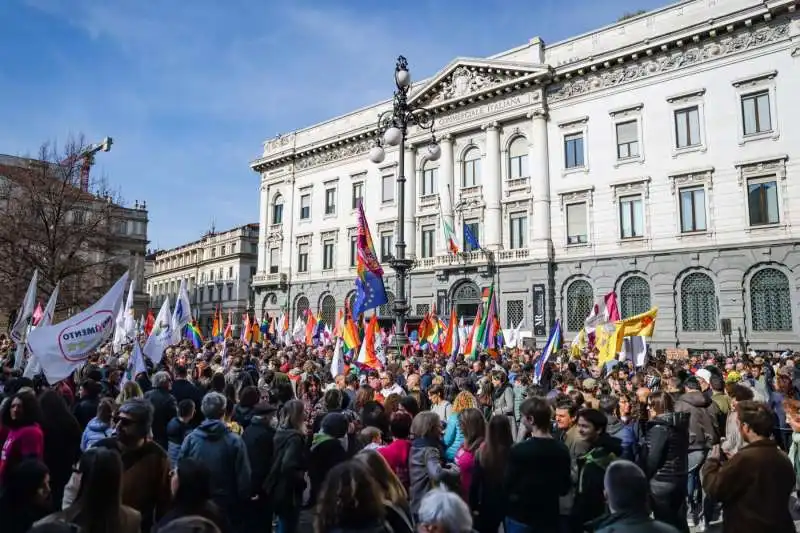 manifestazione per le coppie omogenitoriali a milano, piazza della scala   2