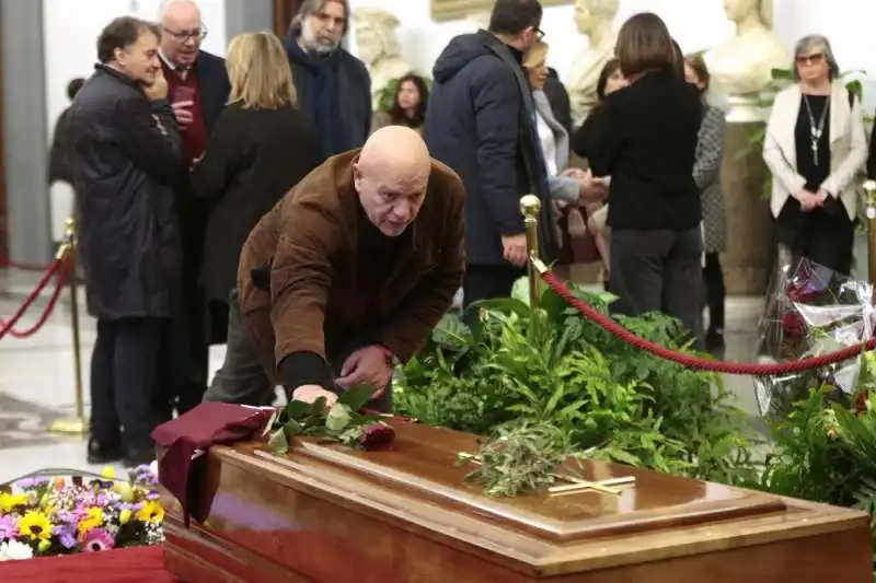 MARCO RIZZO ALLA CAMERA ARDENTE DI GIANNI MINA IN CAMPIDOGLIO

