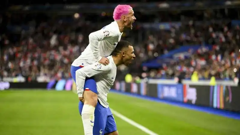 mbappe e griezmann in francia-olanda 4-0