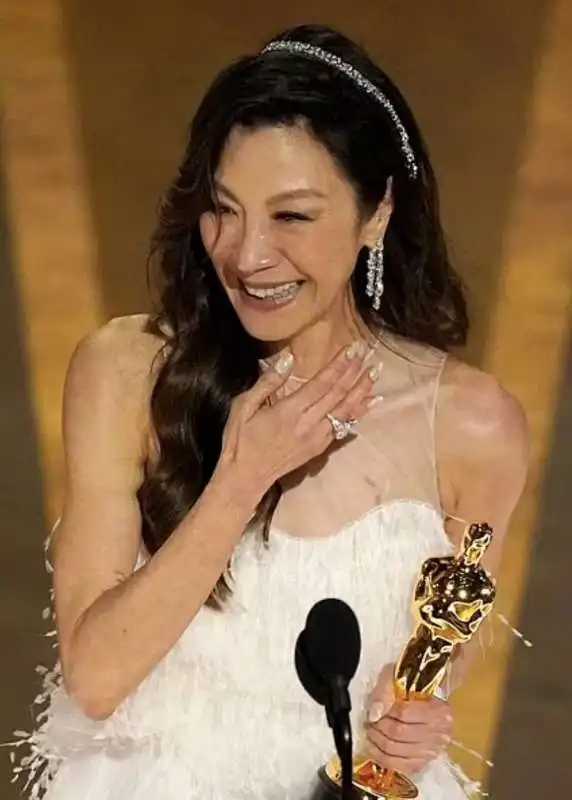 michelle yeoh   oscar 2023   2