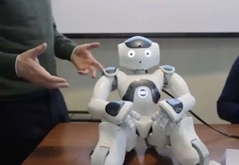 nao   robot con intelligenza artificiale 6