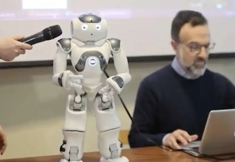 nao   robot con intelligenza artificiale 7