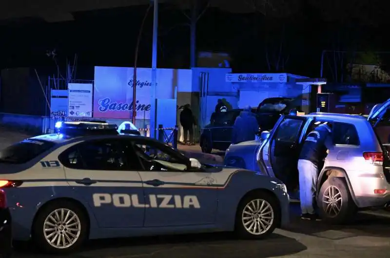 omicidio di luigi finizio in un distributore di benzina a torpignattara   roma   2