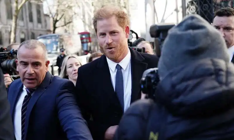 principe harry a londra per udienza contro il daily mail 10