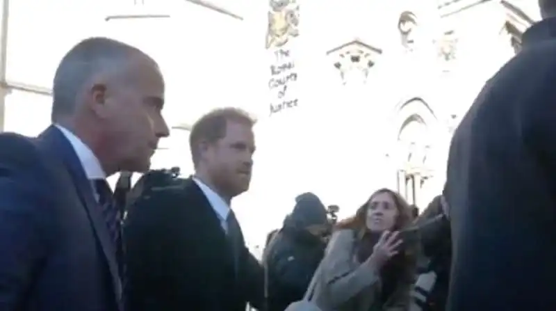 principe harry a londra per udienza contro il daily mail 8