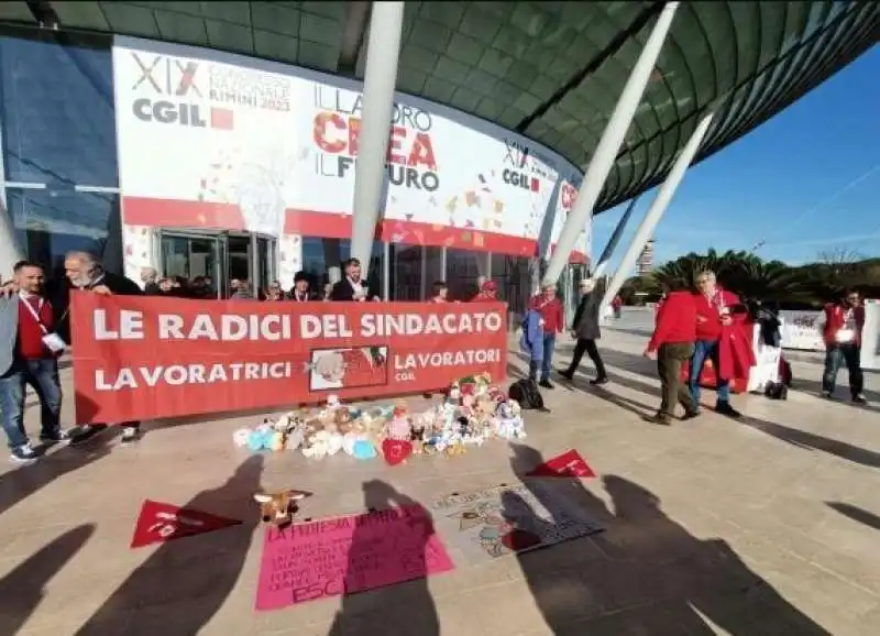 PROTESTA CONTRO GIORGIA MELONI AL CONGRESSO DELLA CGIL