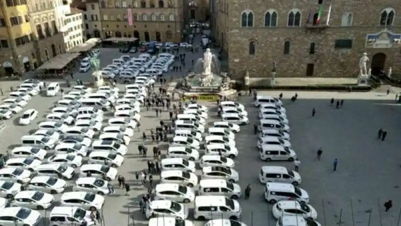 PROTESTA DEI TASSISTI A FIRENZE