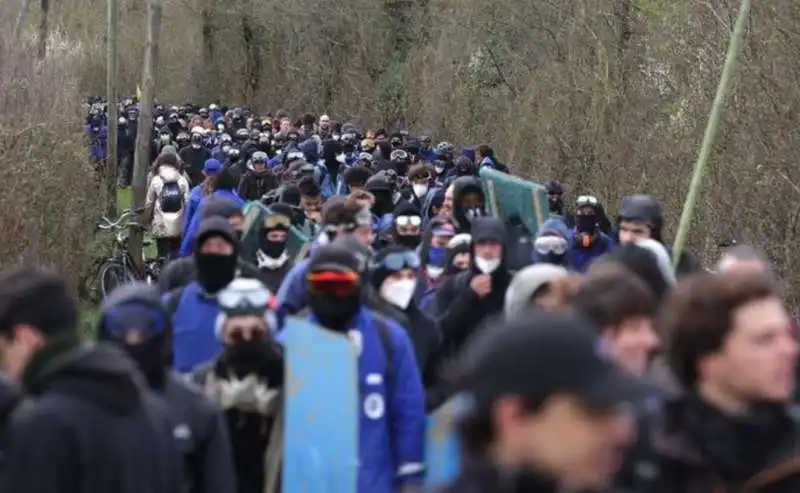 proteste al bacino idrico di sainte soline in francia 3