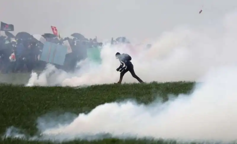 proteste al bacino idrico di sainte soline in francia 7