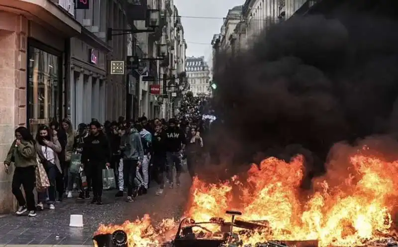 proteste contro la riforma delle pensioni di macron   6