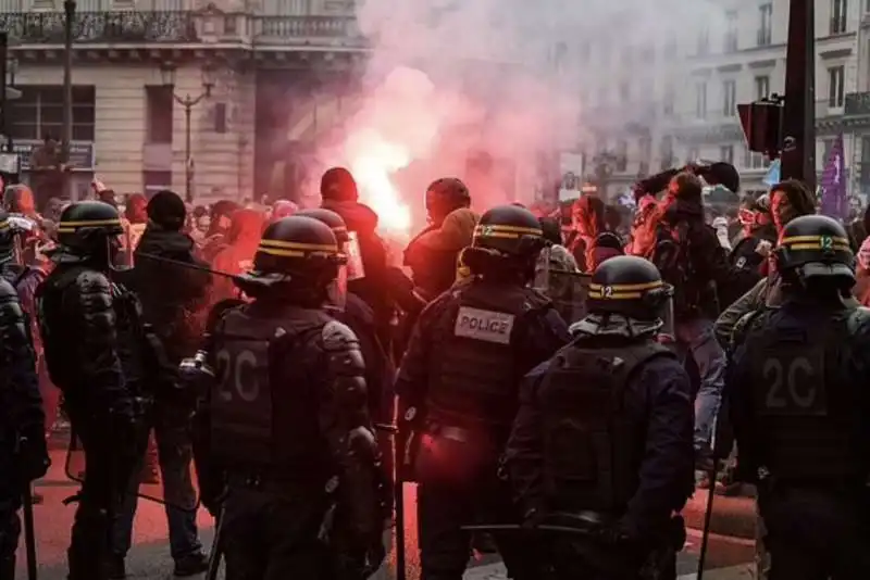 proteste in francia contro la riforma delle pensioni di macron   4