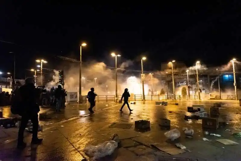 scontri tra anarchici e polizia a torino 1