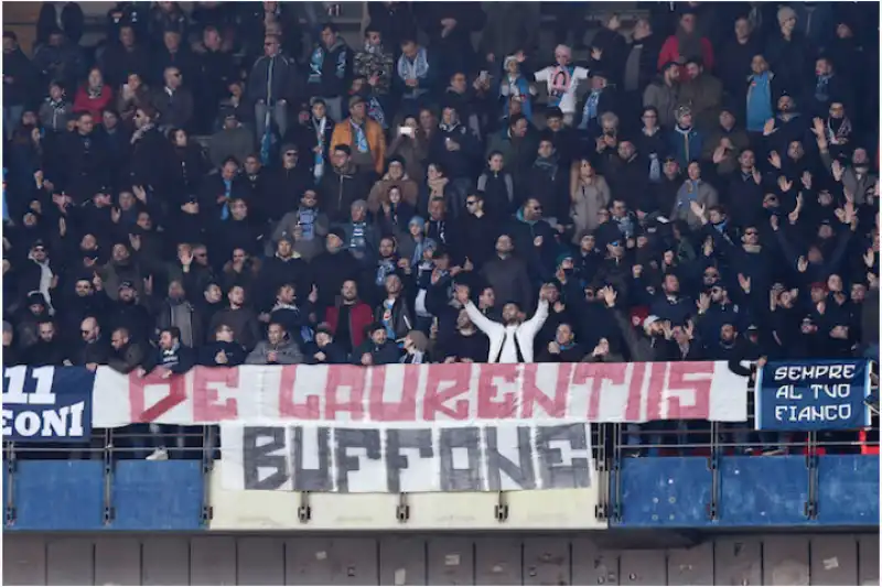 striscione contro de laurentiis