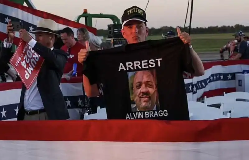 supporter di trump a waco texas.  