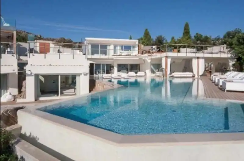 villa di gianluca vacchi in costa smeralda 