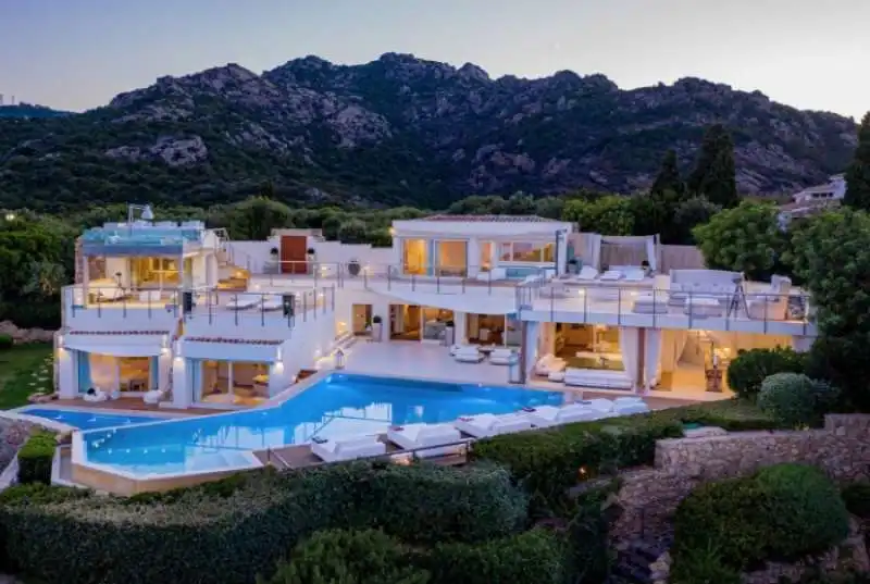 villa di gianluca vacchi in costa smeralda   