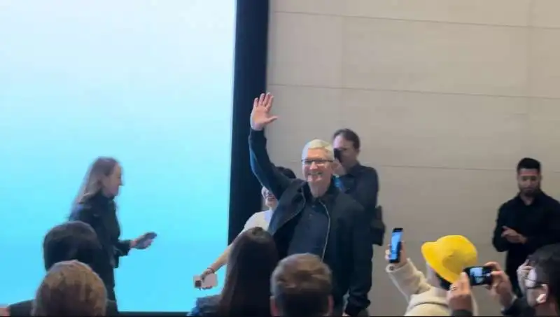 VISITA A SORPRESA DI TIM COOK A UN APPLE STORE DI PECHINO - 24 MARZO 2023 