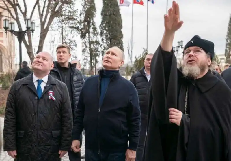 visita a sorpresa di vladimir putin a sebastopoli, in crimea   10