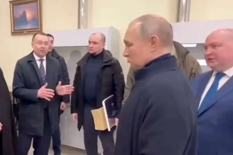 visita a sorpresa di vladimir putin a sebastopoli, in crimea   13