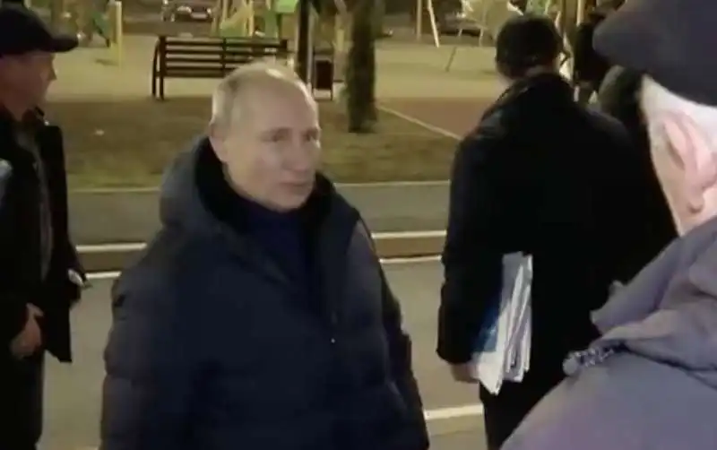 VLADIMIR PUTIN A MARIUPOL 1