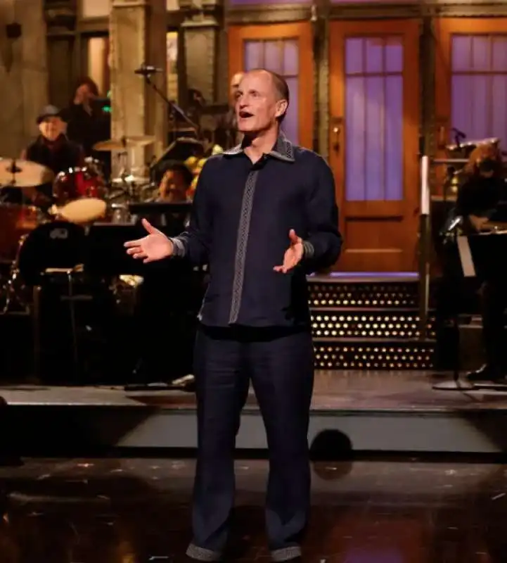 Woody Harrelson al Saturday Night Live - monologo sul covid 