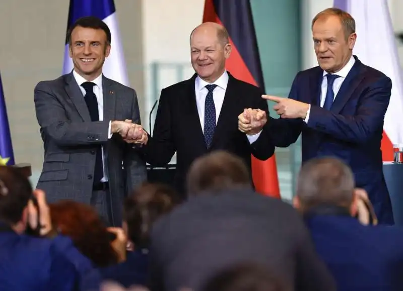 EMMANUEL MACRON - OLAF SCHOLZ  - DONALD TUSK  