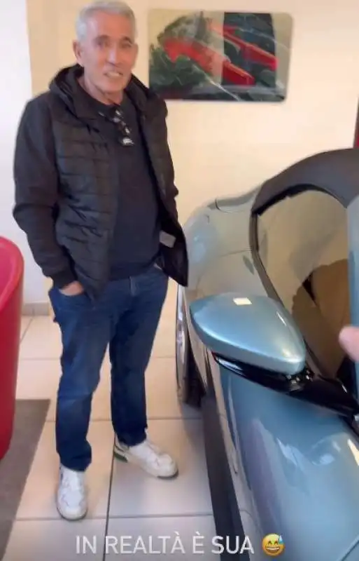 fedez si compra una ferrari 8