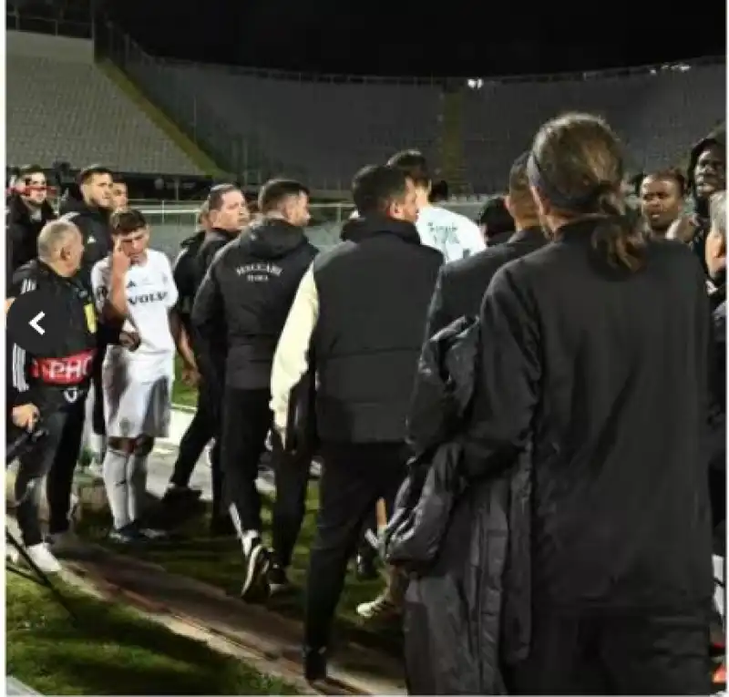 fiorentina maccabi haifa tensione tra calciatori  israeliani e curva fiesole al franchi