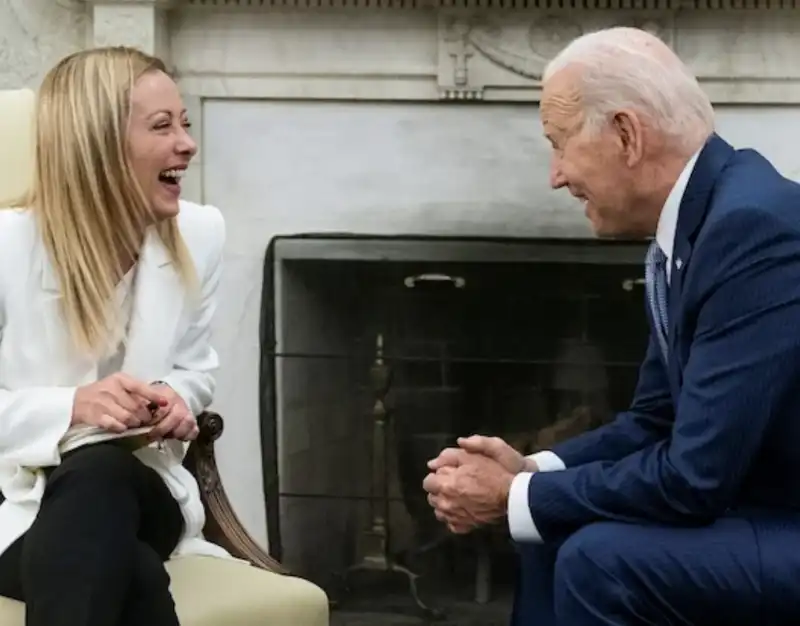 giorgia meloni e joe biden nello studio ovale 6