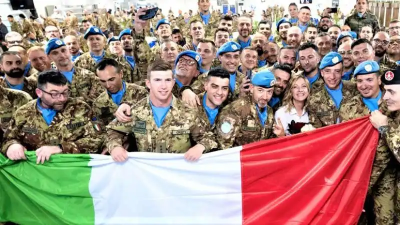 giorgia meloni in visita ai soldati italiani onu in libano 