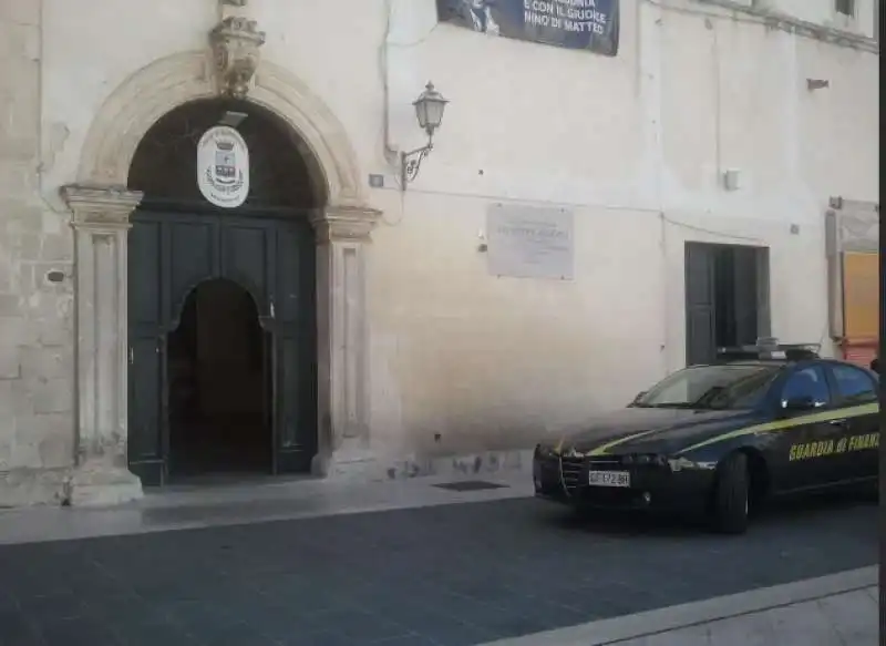 guardia di finanza al comune di manfredonia