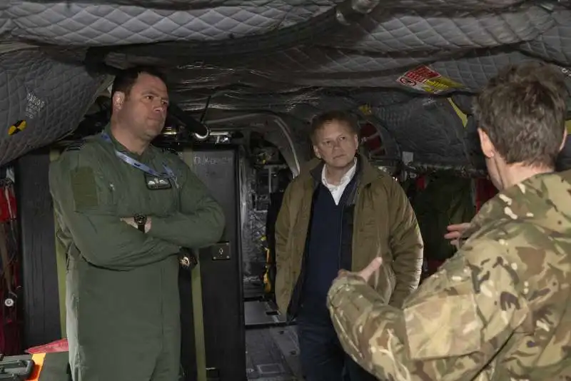 il ministro della difesa britannico Grant Shapps in polonia